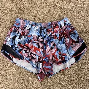 Lululemon hottie hot shorts size 6